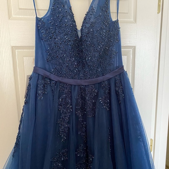 V Neckline Navy Blue Lace Evening Dress - Picture 2 of 7